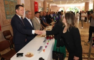 Alanya protokolü halkla bayramlaştı