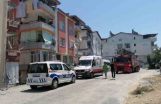 Banyoda kilitli kalan adamın imdadına itfaiye yetişti