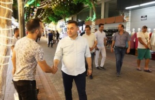 Başkan Yücel çarşı esnafından bayramlaştı