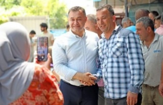 Başkan Yücel kurban kesim yerlerinde vatandaşlarla...