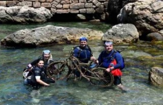 Denizin dibinden bisiklet bile çıktı, hayalet ağ...