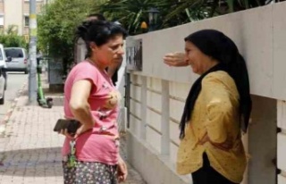 Eşinden boşanamadığını söyleyerek çatıya...