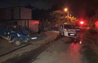 Kazada yaralanan 4 çocuk babası hastanede hayatını...