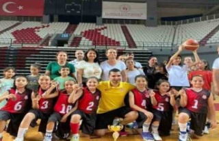 Küçük basketbolcular lig ikincisi