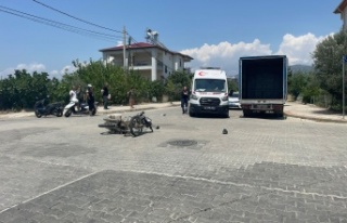 Otomobil ile motosiklet çarpıştı; 1 yaralı var