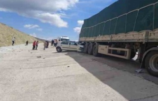 Park halindeki tıra arkadan çarpan sürücü feci...