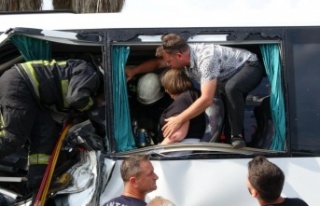 Tıra arkadan çarpıp hayatını kaybeden midibüs...