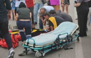 Yerde acı içerisinde yatarken yakınlarını aramayı...