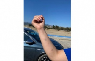 Yolda yürüyen genç kızlara dehşeti yaşattılar