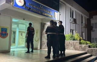 13 yıl hapis cezası ile aranan şüpheli jandarmaya...