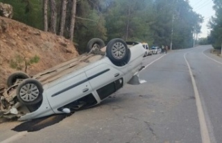 Alanya’da otomobil takla attı: 2 yaralı