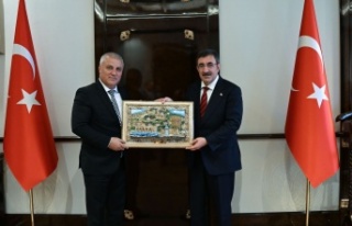 Başkan Erdem çözüm için tüm şartları zorluyor