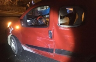 Gazipaşa'da iki kamyonet çarpıştı: 2 yaralı