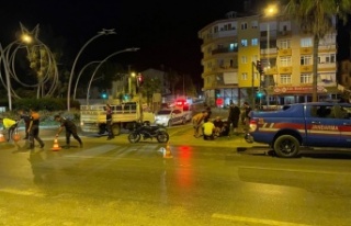 Gazipaşa'da kamyonet ile motosiklet çarpıştı...