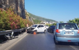 Hakimiyeti kaybetti, bariyerlere çarptı