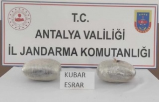 İki otomobilde 3 kilogram uyuşturucu ele geçirildi