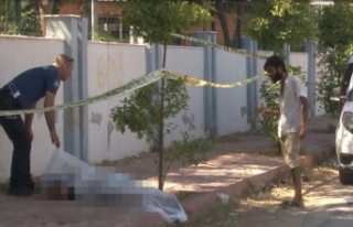 Kaldırım üzerinde cansız bedeni bulunan şahsın...