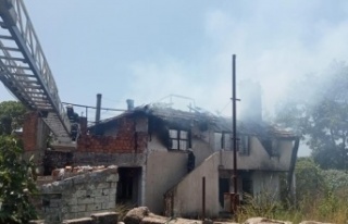 Kardeşlere miras kalan ev alev alev yandı
