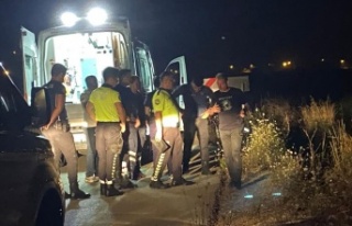 Kontrolünü kaybeden motosiklet sürücüsü kazada...