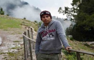 Otomobil ile hafif ticari aracın çarpıştığı...