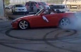 Polis noktası önündeki drift pahalıya mal oldu