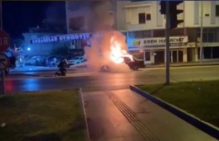 Seyir halindeki araç alev alev yandı