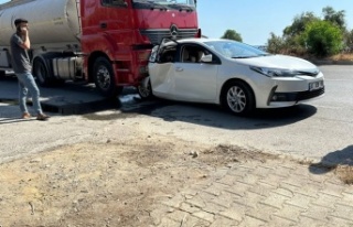 Tanker otomobile arkadan çarptı: 2 yaralı var