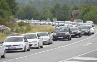 Tatil dönüşü Antalya-Konya karayolunda trafik...