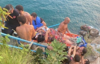 40 metrelik falezlerden denize düşen Rus kadın...