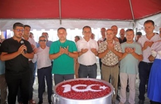 Alanya Belediyesi 5 binlik kişilik aşure dağıttı