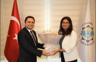 ALKÜ’de bayrak Rektör Türkdoğan’da