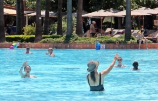 Antalya'da havuzlar denetlenip numune alınıyor
