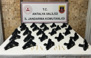 Antalya’da 25 adet ruhsatsız tabanca ele geçirildi