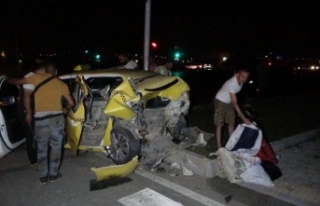 Antalya’da iki otomobil çarpıştı, 1 kişi yaralandı