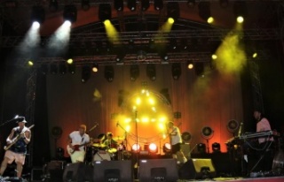 Athena grubundan Antalya'da Zafer Bayramı konseri