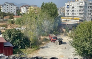 Gazipaşa'da yakılan atıklar yangın çıkardı