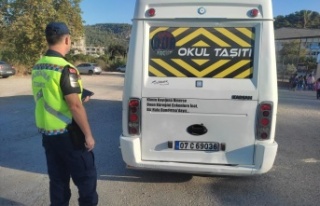 Antalya'da jandarmadan okul servis aracı denetimi
