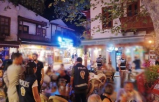 Antalya’da 101 ekip, 423 polisle ‘Huzur Antalya-12’...