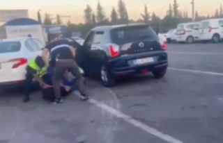 Bagaj kapağına gizlenen 1 kilo kokain jandarmanın...