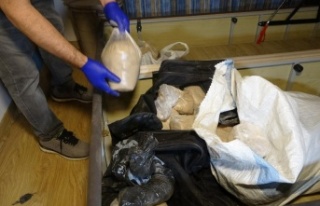 Kiraladıkları evi uyuşturucu imalathanesine çevirdiler,...