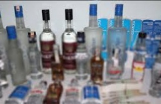 Alanya’da bir otelde sahte votka ele geçirildi