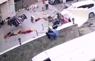 Alanya’da hortum, butik dükkanının önünü savaş...