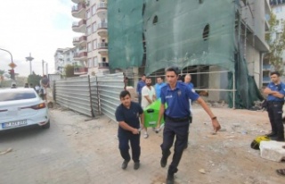 Alanya'da inşaattan düşen işçi hayatını...