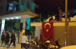 Alanya’da Rus Türk bayrağından rahatsız olmuşlardı!...
