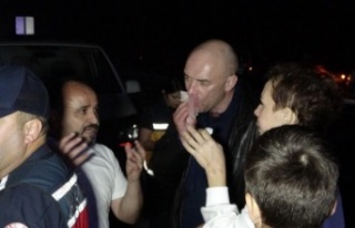 Aynı istikamete giden tur minibüsleri çarpıştı,...