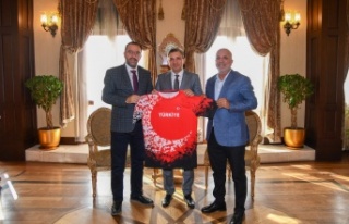 Başkan Çavuşoğlu ve Atletizm Federasyonu’ndan...