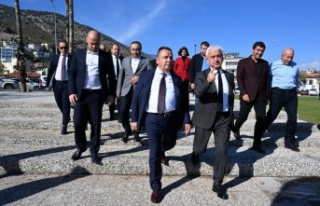 Başkan Böcek: "Finike’ye Cumhuriyet Meydanı...