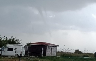 Denizde oluşan hortum kamerada