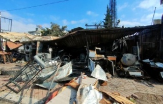 İkinci el spot dükkanı alev alev yandı, 5 milyon...