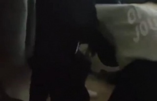 Lise öğrencisi kızların sınıftaki kavgası kamerada